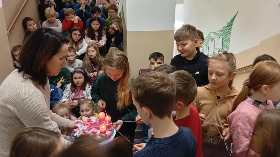 19.12. Tradiční zpívání a hraní koled na schodech v Horňáku